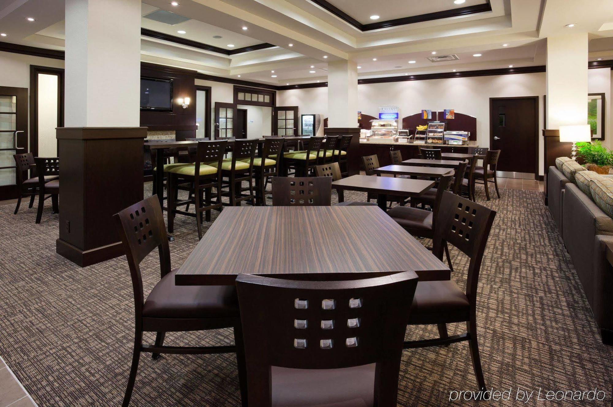 Holiday Inn Express & Suites New Liskeard Bagian luar foto