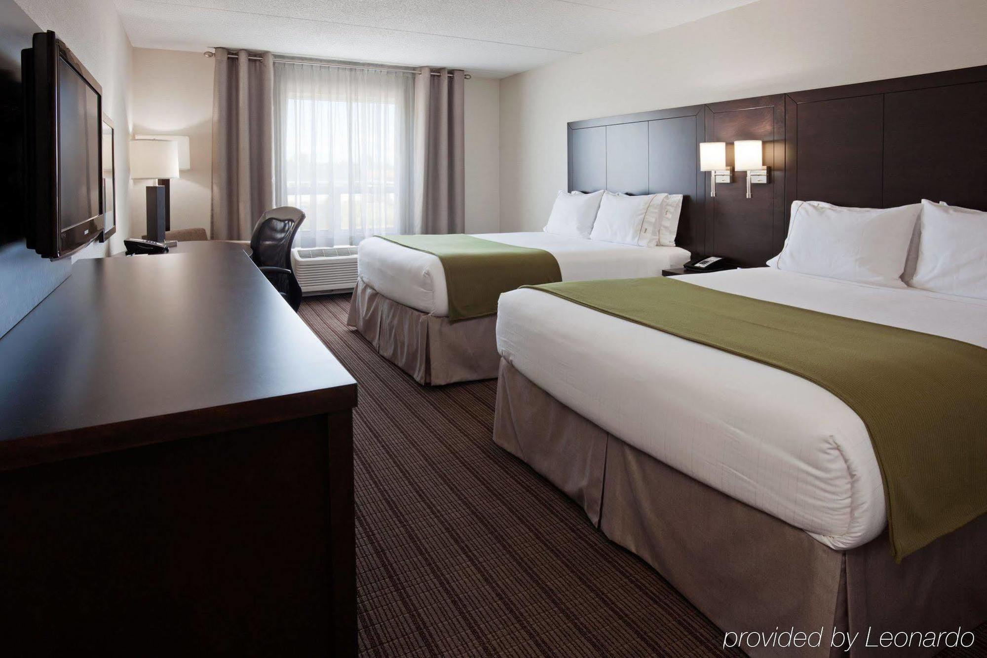 Holiday Inn Express & Suites New Liskeard Bagian luar foto