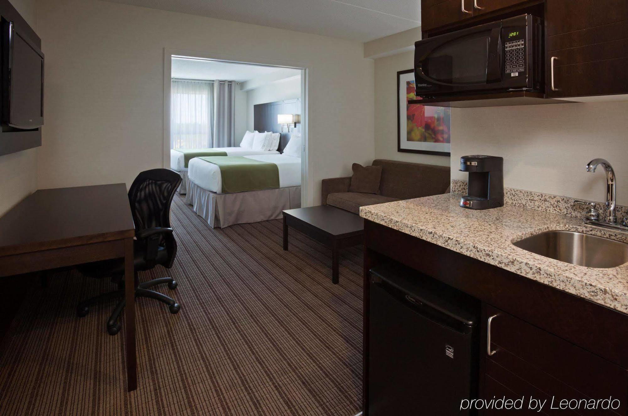 Holiday Inn Express & Suites New Liskeard Bagian luar foto