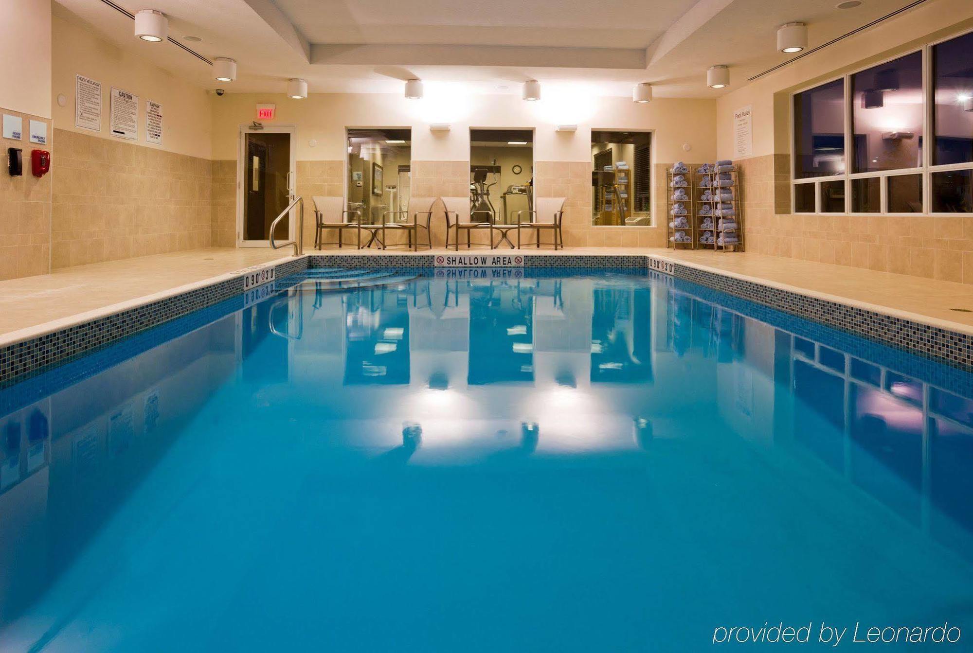 Holiday Inn Express & Suites New Liskeard Bagian luar foto