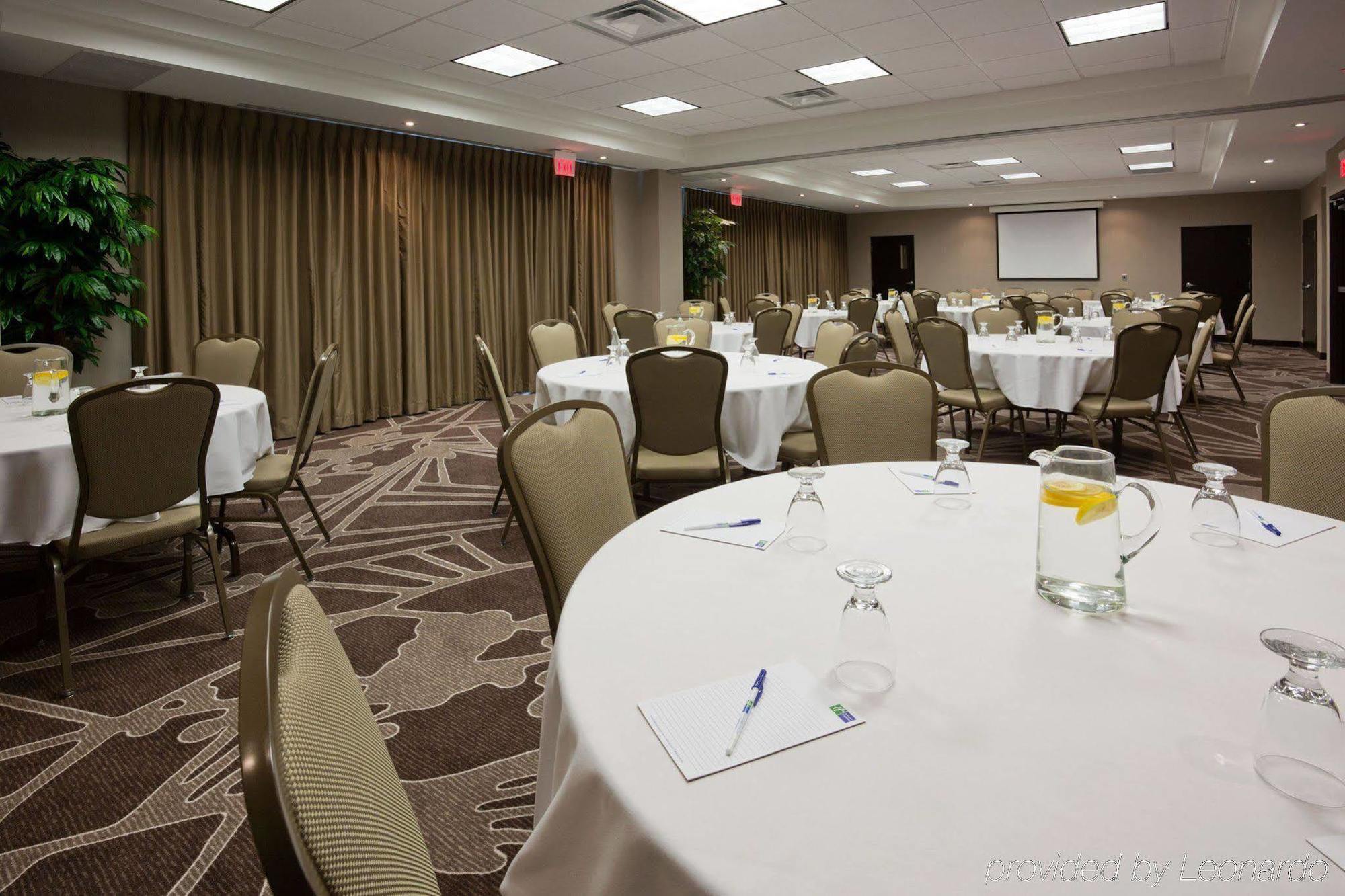 Holiday Inn Express & Suites New Liskeard Bagian luar foto